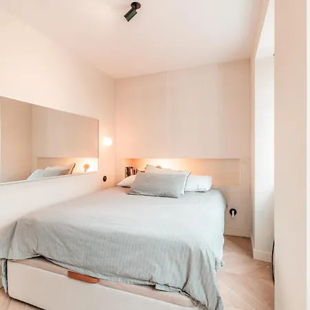The Founders Residency, Praca Flores *